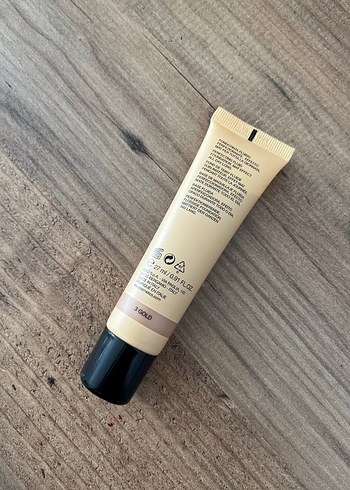 Kiko Milano Mat Görünümlü BB Krem - Bej - Görsel 2