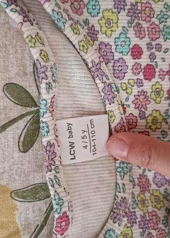 4 Yaş Beden Çiçek Desenli Uzun Kollu Kız Tişörtü