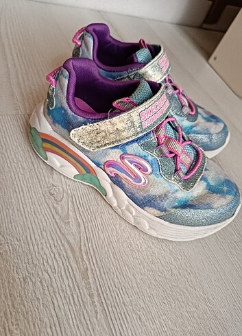 Skechers Temiz, ışıkları yanıyor