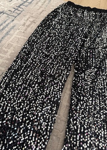 Kadın Gri Pileli Rahat Parlak Pantolon - Görsel 2