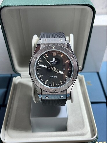 HUBLOT ÇELİK SAAT AKTİF TAKVİM SU GEÇRMZ