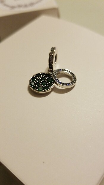 Pandora yeşil taşlı sallantılı charm 