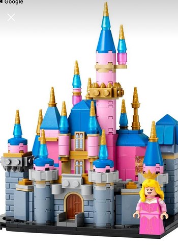Walt Disney World LEGO Disney Uyuyan Prenses Şatosu 40720