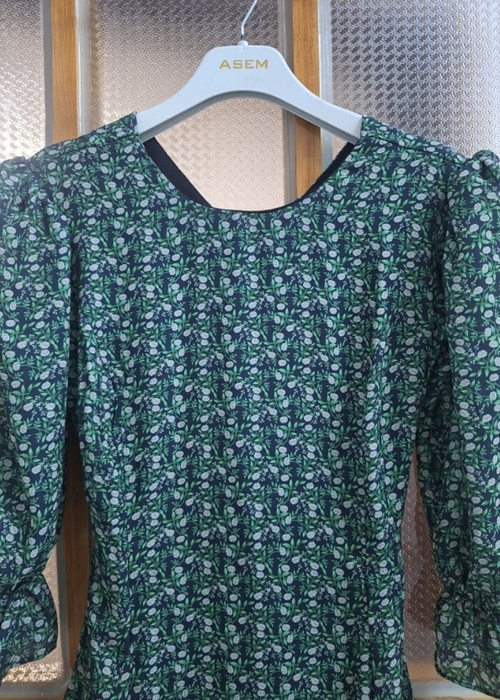 Sırt dekolteli şifon elbise - Görsel 2