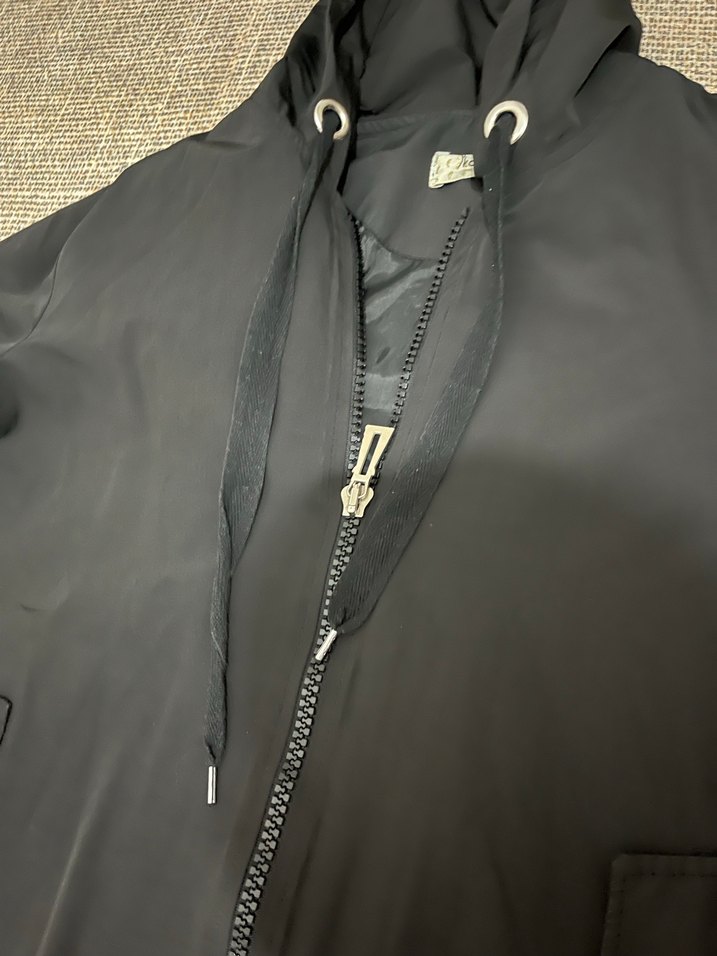 Siyah Kapüşonlu Uzun Kadın Yağmurluk - Görsel 2