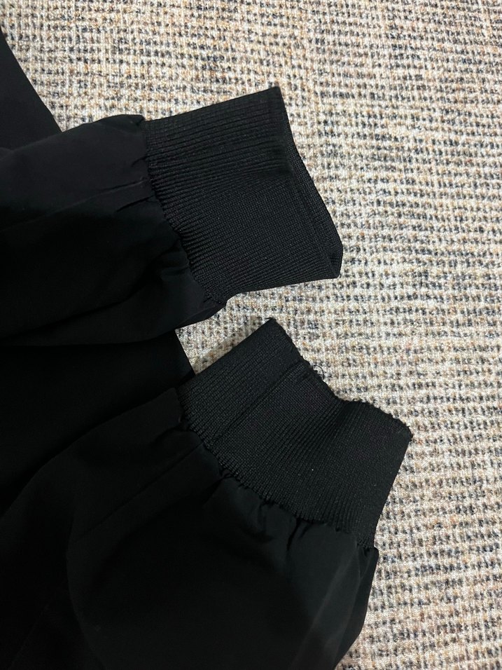 Siyah Kapüşonlu Uzun Kadın Yağmurluk - Görsel 3