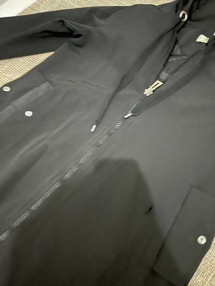 Siyah Kapüşonlu Uzun Kadın Yağmurluk - Görsel 4