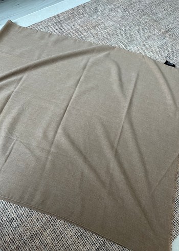 Bej Kadın Şal - Dökümlü Tasarım - Görsel 3