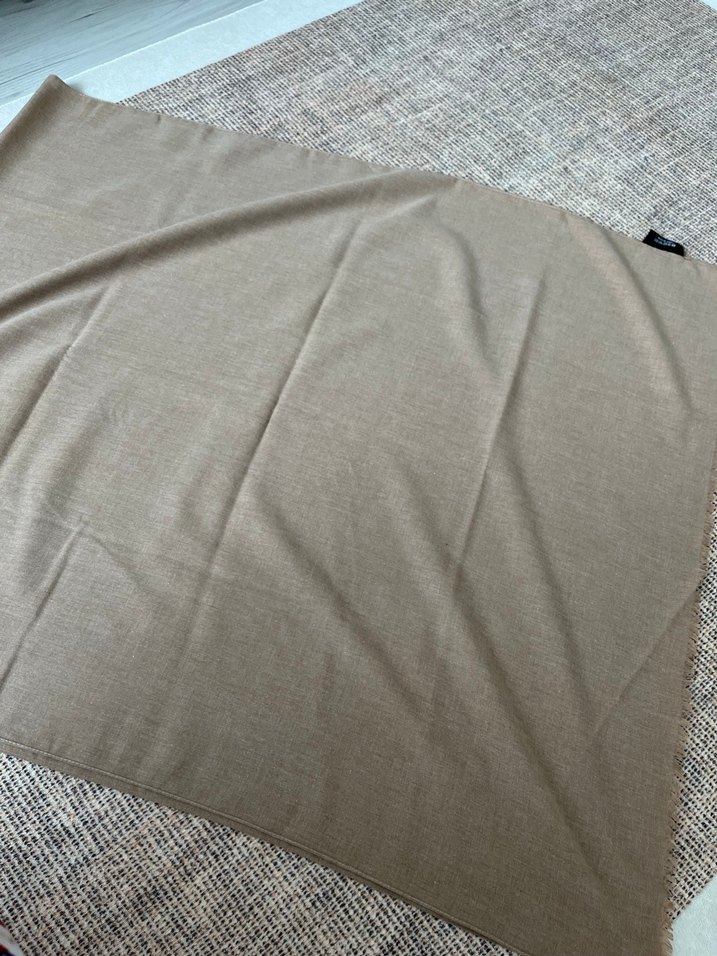 Bej Kadın Şal - Dökümlü Tasarım - Görsel 3