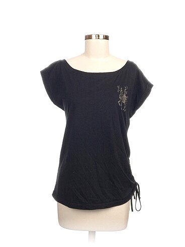 Unique T-shirt %70 İndirimli.
