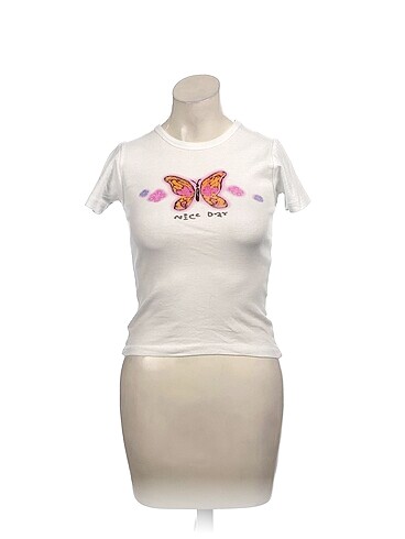 Urban Outfitters T-shirt %70 İndirimli.