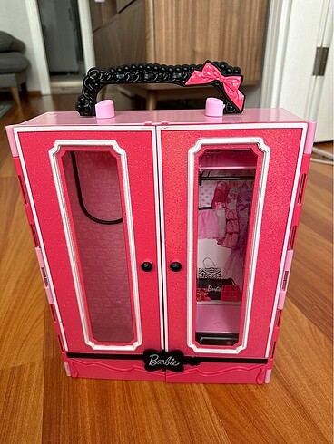  Barbie dolabı