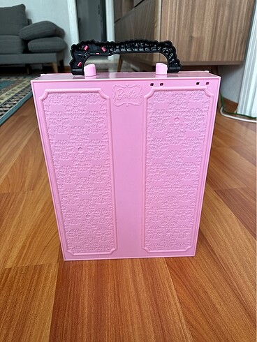  Beden Barbie dolabı