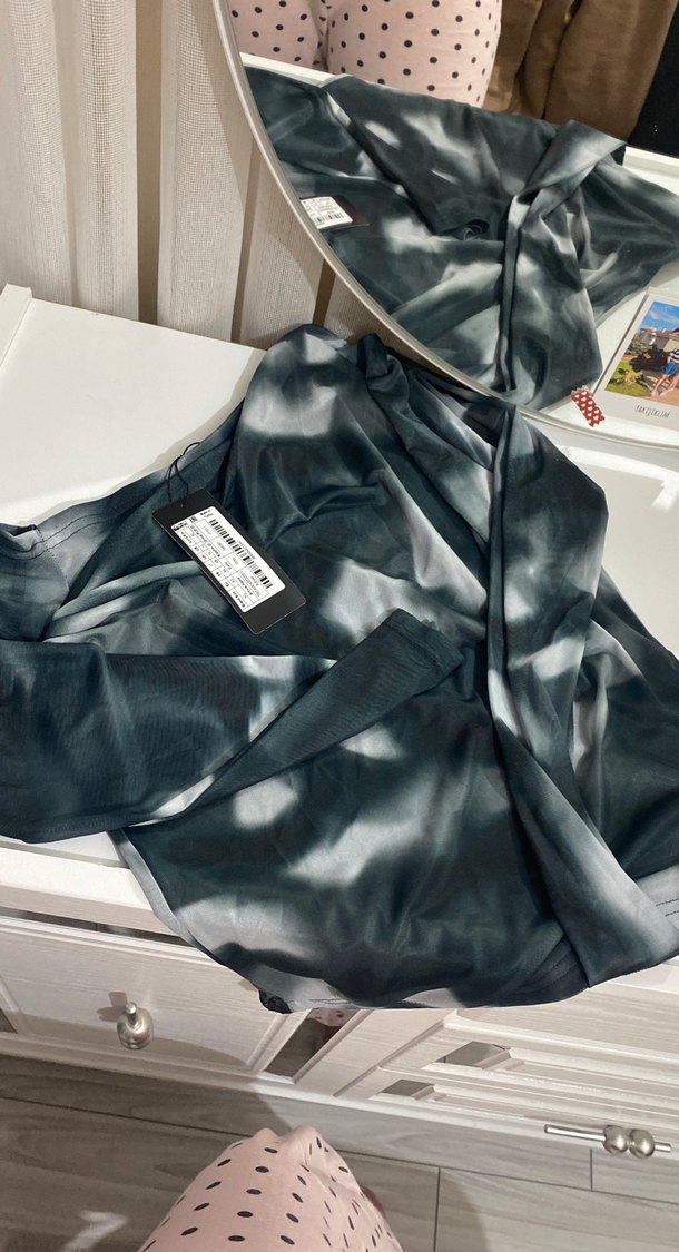 Gri Bağlama Desenli Asimetrik Bluz - Görsel 2