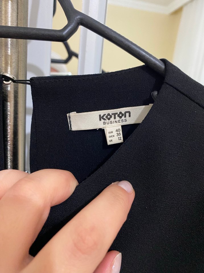 Kısa Kollu Piliseli Siyah Midi Elbise - Görsel 2