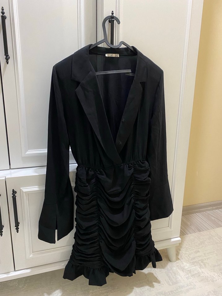 Uzun Kesim Siyah Gotik Fırfırlı Kadın Elbise - Görsel 3