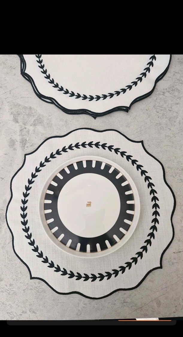 Nakışlı Beyaz Gri Masa Örtüsü - Görsel 2