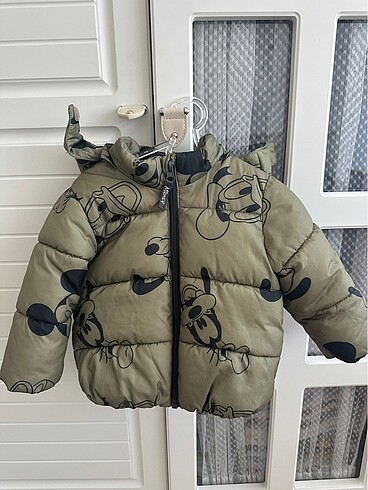 H&M mickeyli şişme mont