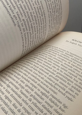 Köpek Gibi Büyütülmüş Çocuk - Psikiyatri Kitabı - Görsel 2