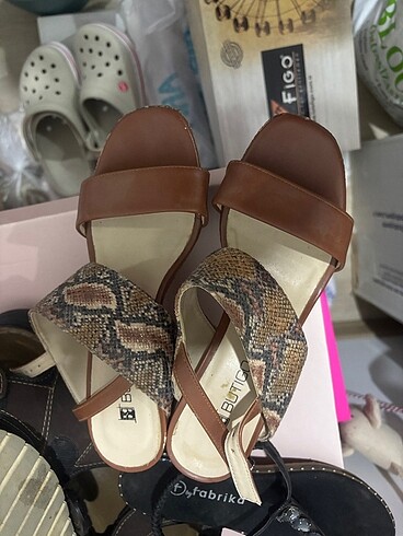 37 Beden Taba yılan deri platform topuklu sandalet