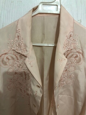 Pembe ipek bluz