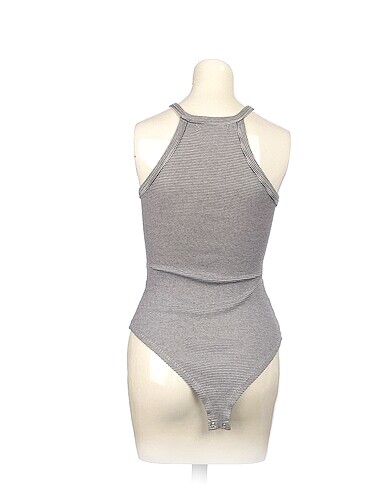 s Beden Pull and Bear Bluz %70 İndirimli.