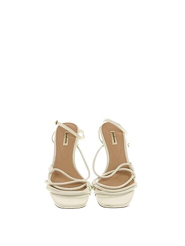 36 Beden Stradivarius Stiletto %70 İndirimli.