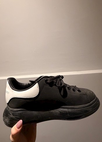 Alexander McQueen 40