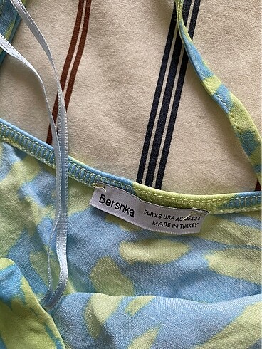 xs Beden Bershka crop ust