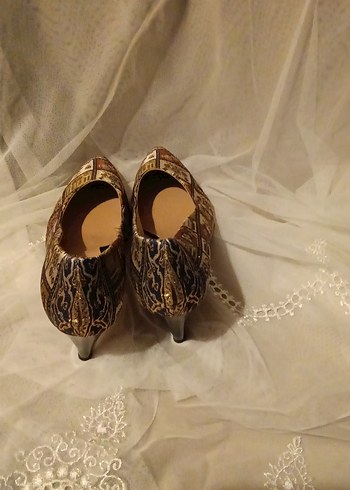 Altın Renkli Desenli Kadın Topuklu Ayakkabı - Görsel 5