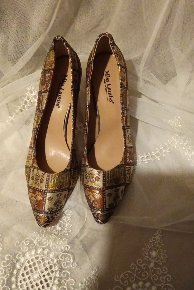 Altın Renkli Desenli Kadın Topuklu Ayakkabı - Görsel 4