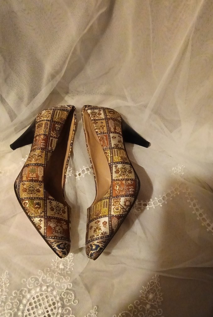 Altın Renkli Desenli Kadın Topuklu Ayakkabı - Görsel 2