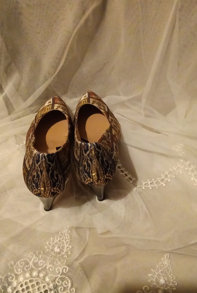 Altın Renkli Desenli Kadın Topuklu Ayakkabı - Görsel 5