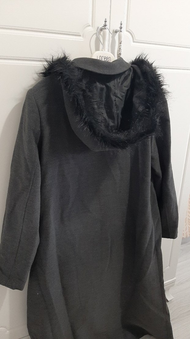 Siyah Kürk Detaylı Gri Kaban - Görsel 3