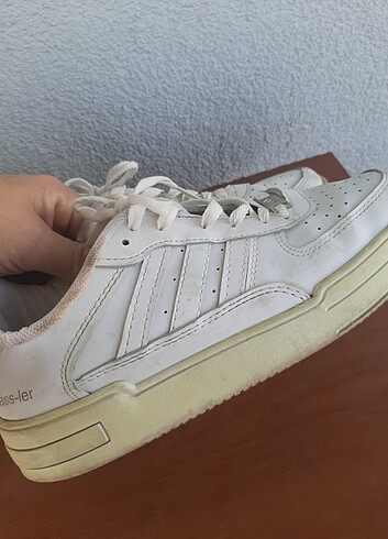 38 Beden beyaz Renk Adidas ayakkabı