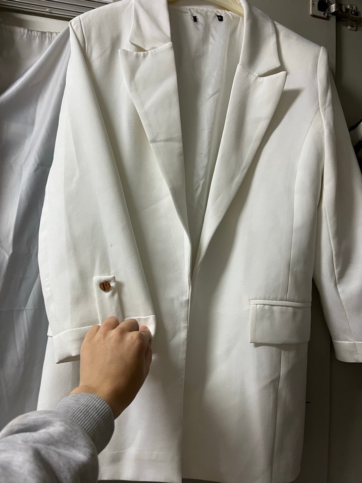 Kadın Beyaz Düğmeli Midi Blazer - Görsel 2