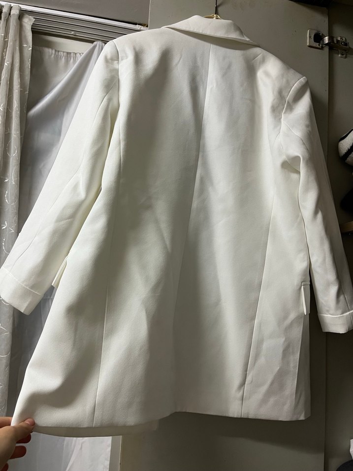 Kadın Beyaz Düğmeli Midi Blazer - Görsel 4