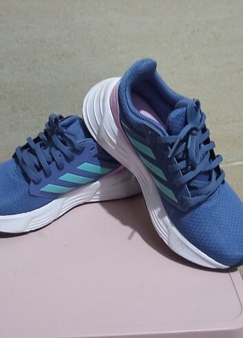 37,5 Beden Adidas Kadın Koşu Ayakkabısı