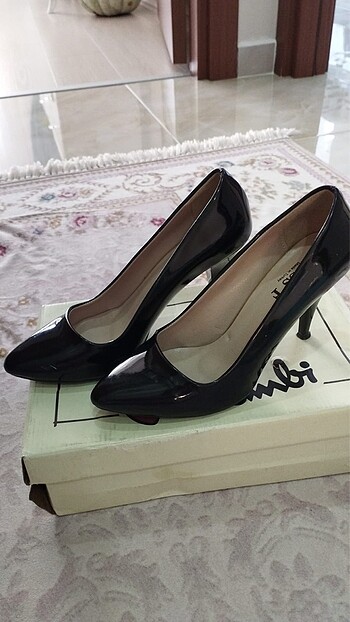 siyah az kullanılmış topuklu ayakkabı
