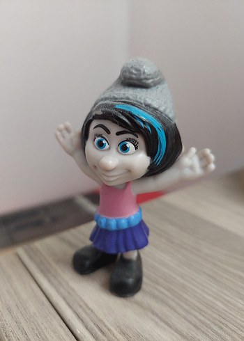 Renkli Gri Şapkalı Figür