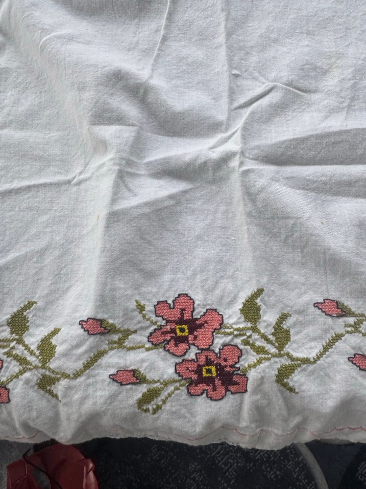 İşlemeli Beyaz Masa Örtüsü - Görsel 2