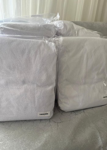 Beyaz ve Gri Yatak Koruyucu - Görsel 2