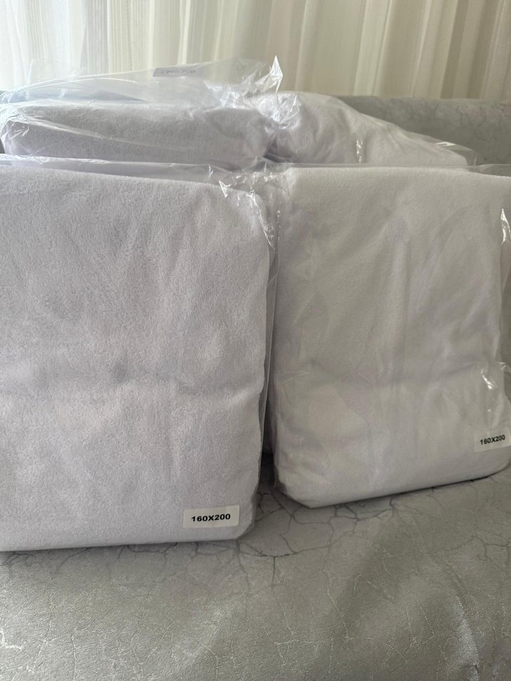 Beyaz ve Gri Yatak Koruyucu - Görsel 2