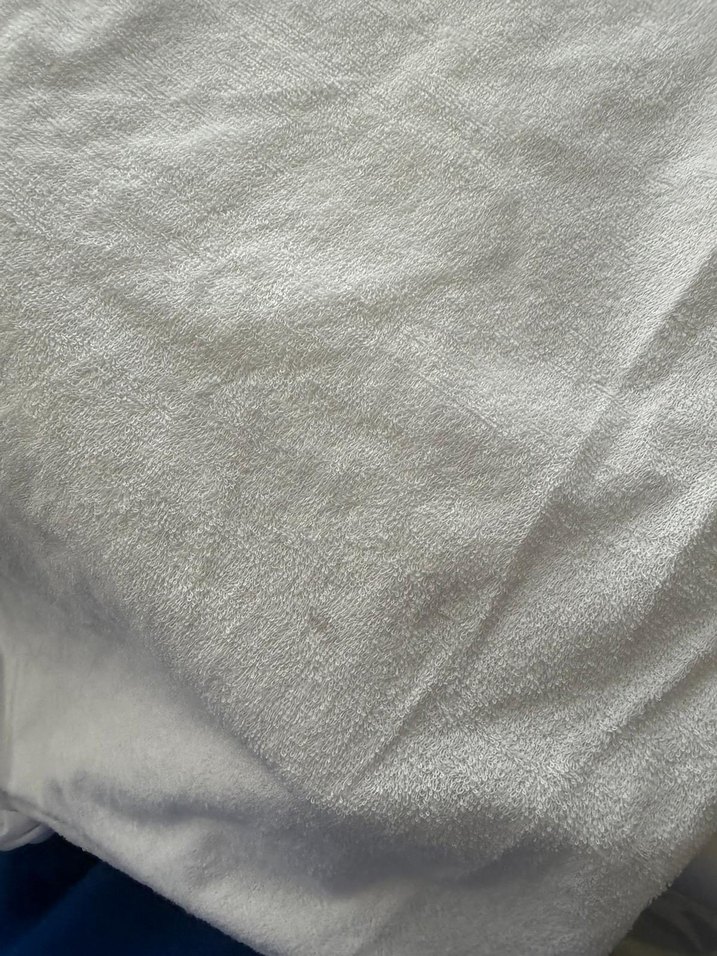 Beyaz ve Gri Yatak Koruyucu - Görsel 3