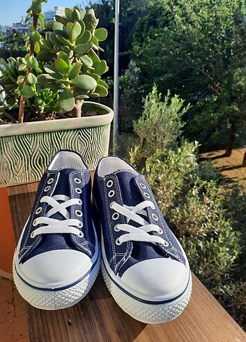 Converse Keten converse tarzı lacivert beyaz kadın ayakkabı.