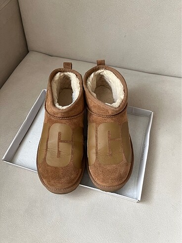 Ugg Bot