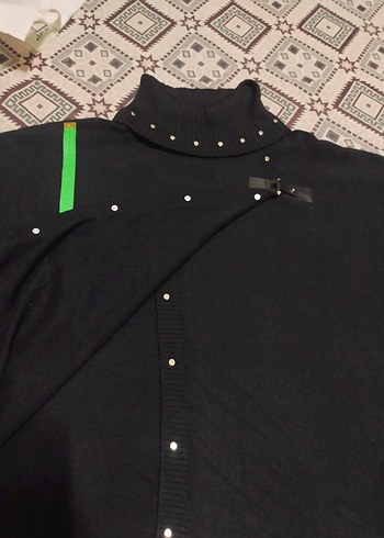 Düğmeli Siyah Boğazlı Kadın Triko - Görsel 4