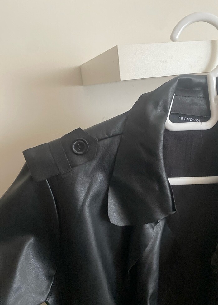 deri kemer detaylı trençkot - Görsel 2