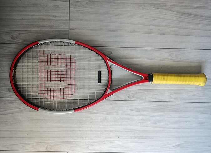 Wilson tenis raketi