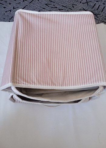 Pembe Çizgili Dolap Düzenleyici Kutusu